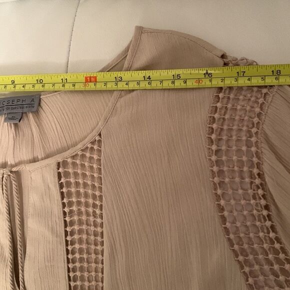 Joseph A. Viscose Crinkle Top With Crochet Detail Tunic Size XL - Picture 3 of 12